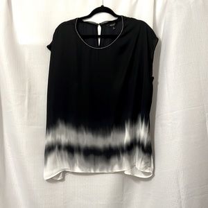 Simply Vera Wang top with cap sleeves like new